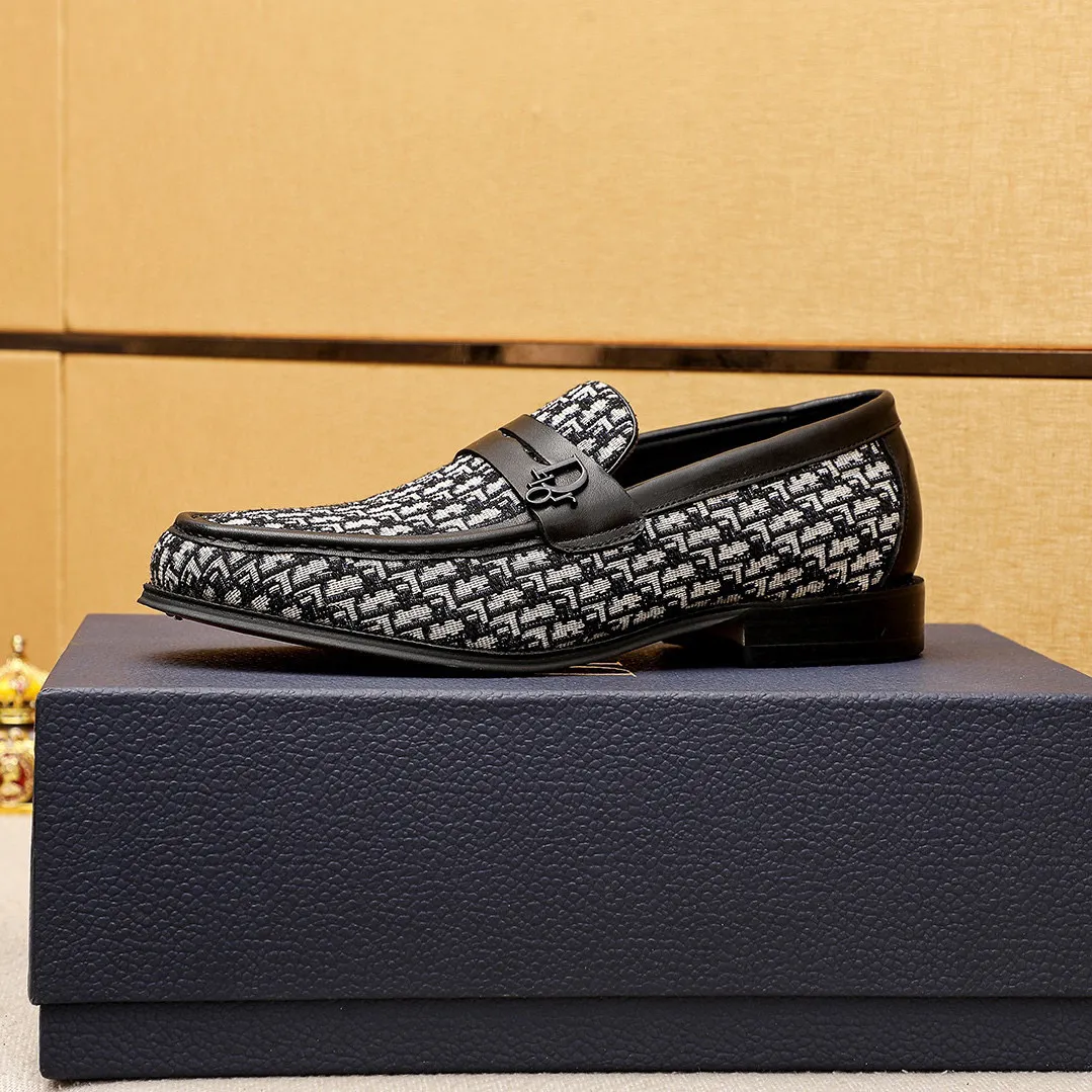 Men's shoes 💰480 💐 Product trademark: Dior "Dior" casual leather shoes Regular size: 39-44 (38.45.46🉑️Customized) Product materials: Selected Italian imported first-layer calfskin upper, imported water-dyed 🐂 cowhide lining. Strong three-dimensional visual effect, original outsole color: 2 colors available